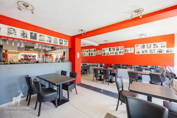 Mixed-use building for sale in Roux