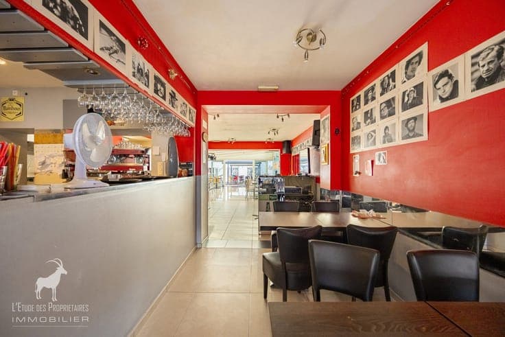 Mixed-use building for sale in Roux