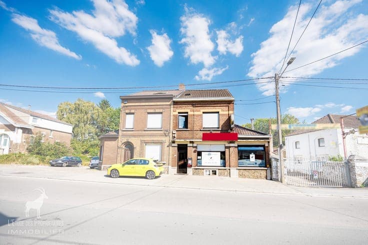Mixed-use building for sale in Roux