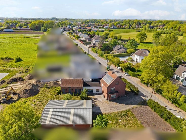 charming semi-detached house in a prime location with a 180