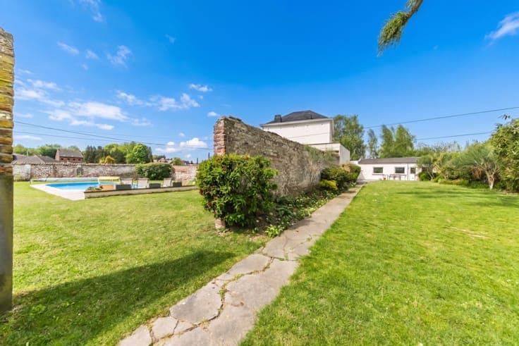 Elegant mansion house with great potential