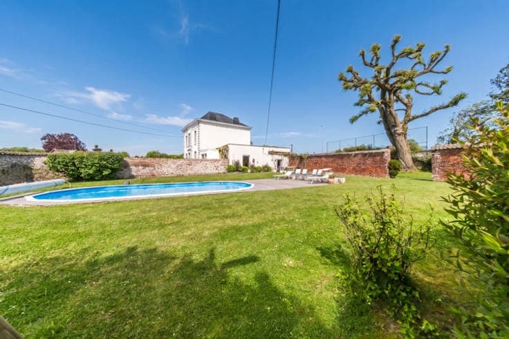 Elegant mansion house with great potential