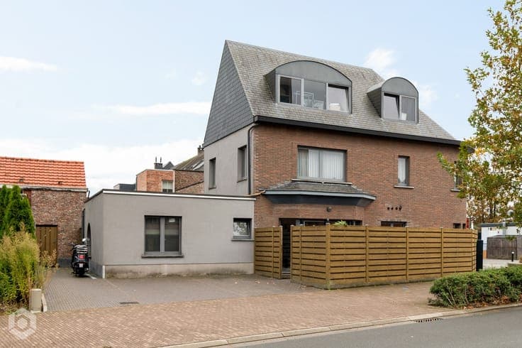 Opbrengsteigendom met 4 app. in het centrum van Berlaar -...