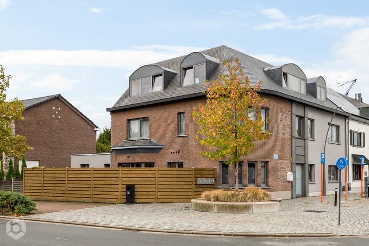 Opbrengsteigendom met 4 app. in het centrum van Berlaar -...