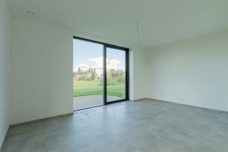Modern Newly Built Home with 3 bd. , Garden and Open Views