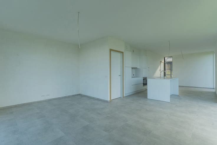 Modern Newly Built Home with 3 bd. , Garden and Open Views