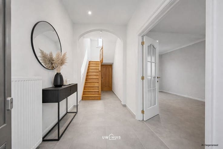 Spacious home with 4 bedrooms and garden near the center of