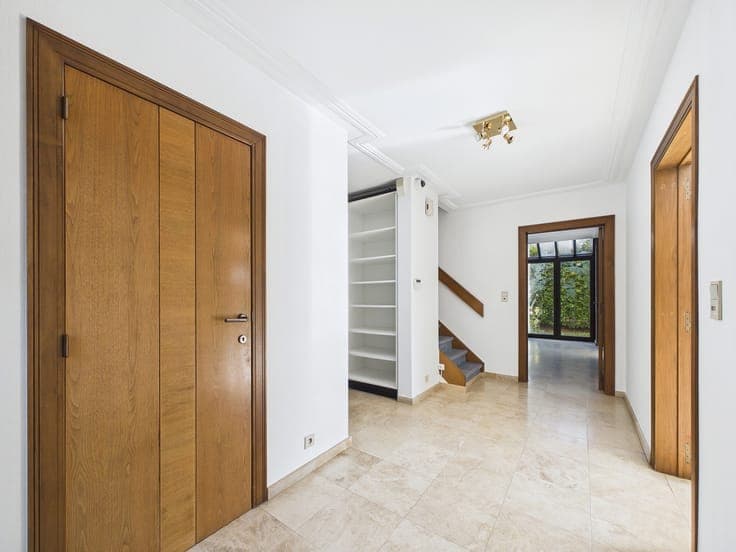 Charming 3-bedroom home with double garage in a sought-after