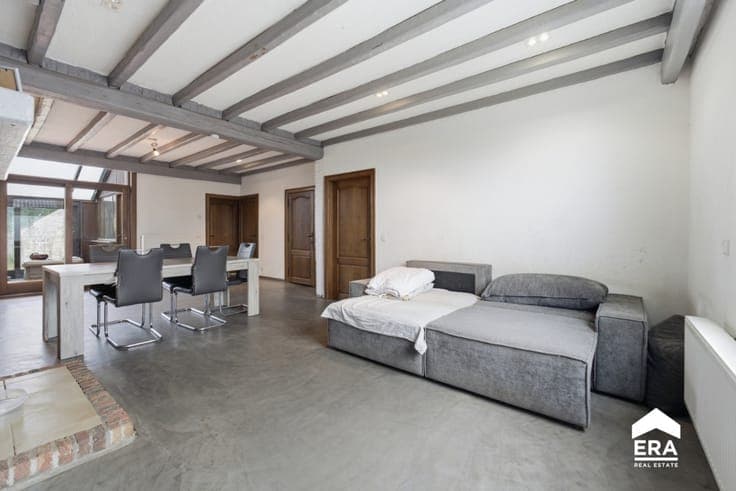 House for sale in the center of Hooglede with 4 bedrooms