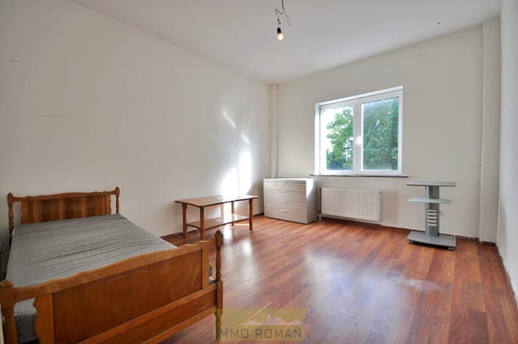 Op te frissen woning te Outrijve