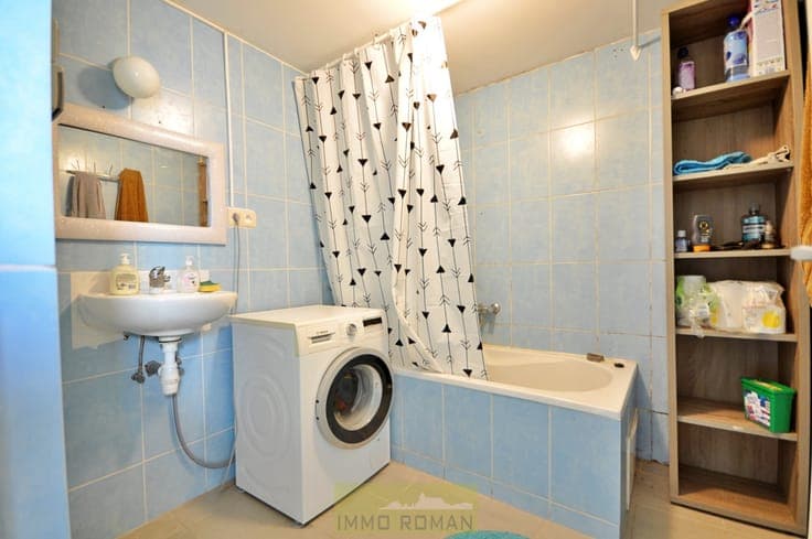Op te frissen woning te Outrijve
