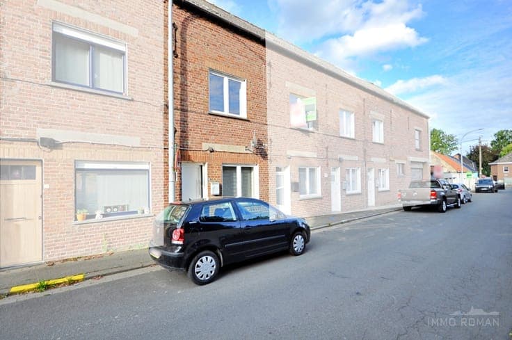 Op te frissen woning te Outrijve