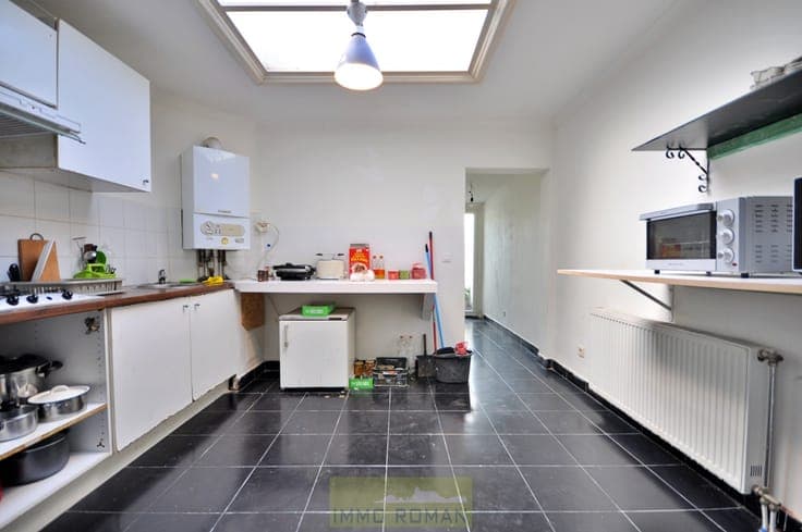 Op te frissen woning te Outrijve