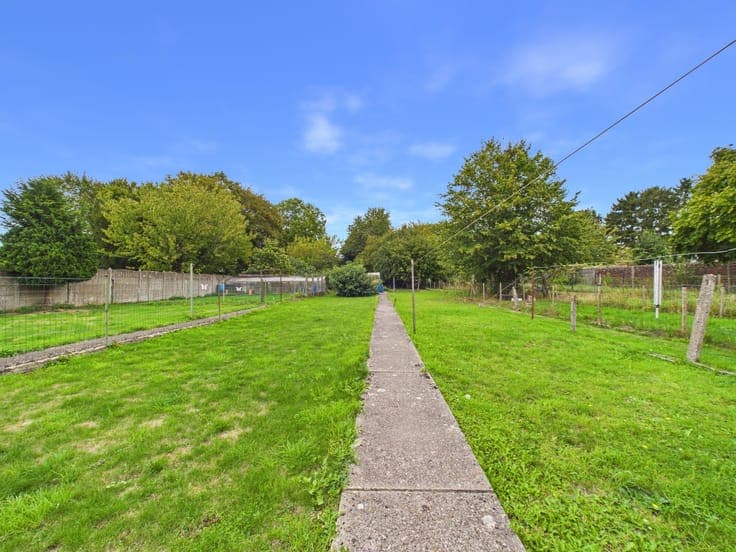 3-bedroom house with garage and large garden