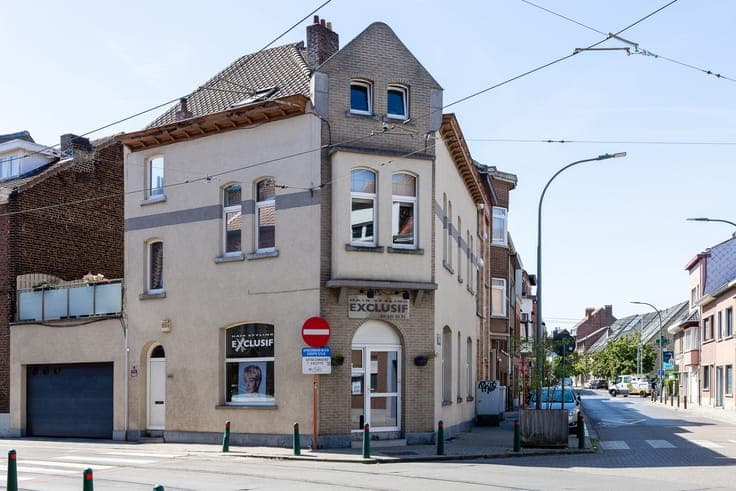 House with commercial space and garage near Uccle