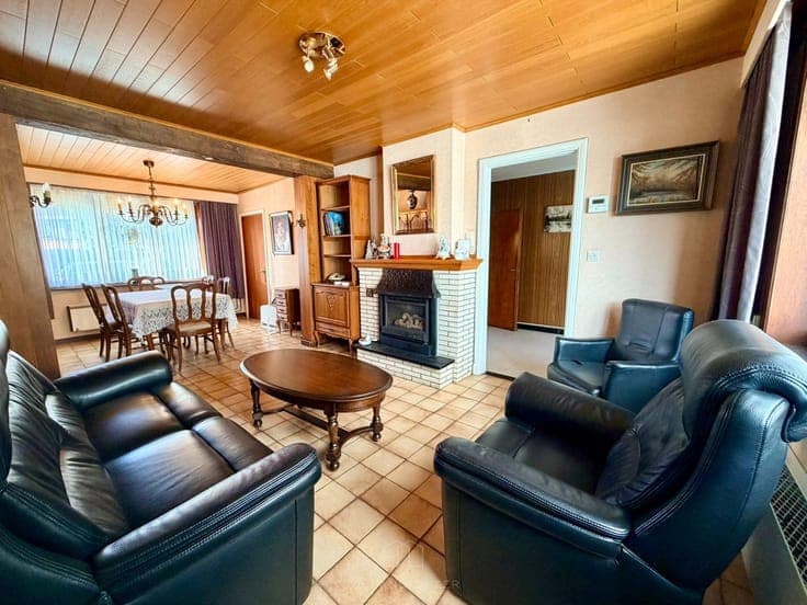 Te renoveren halfopen bebouwing met 3 slaapkamers in hart...