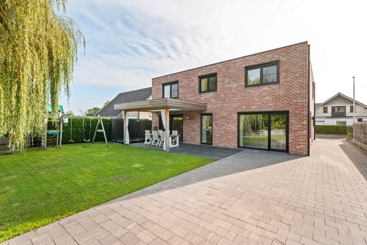 Spacious family home near the center of Lommel