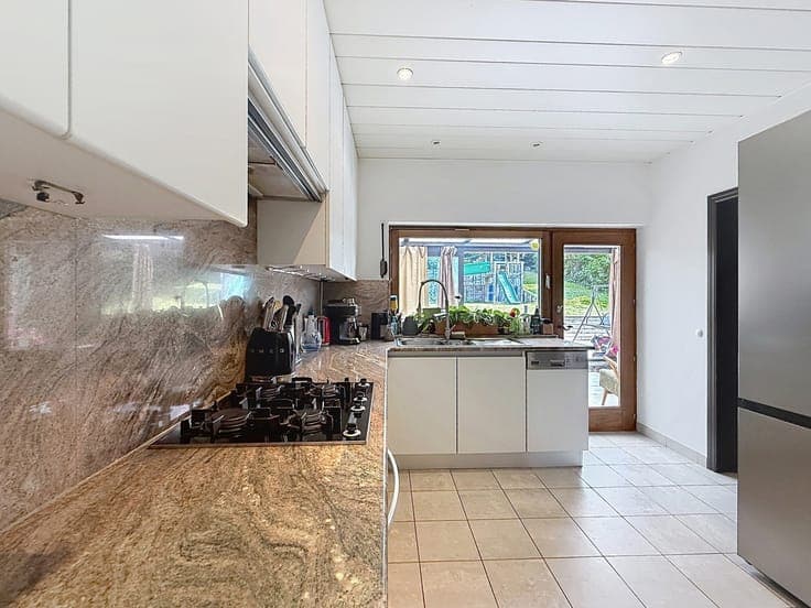 Charming 3-bedroom BUNGALOW with a lovely garden