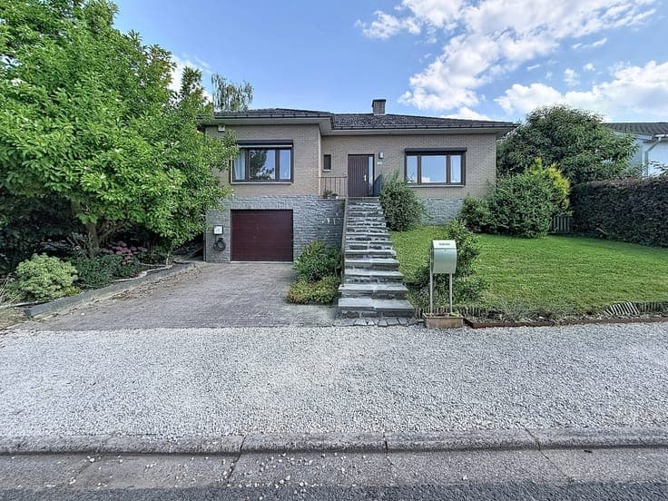 Charming 3-bedroom BUNGALOW with a lovely garden