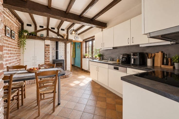 Detached 4-bedroom house with a garage and a large garden.