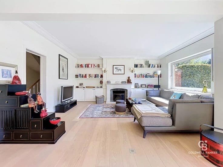 Fully Renovated ±280 sqm House with 5 Bedrooms, southwest-Fa