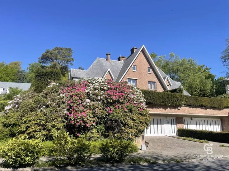 Fully Renovated ±280 sqm House with 5 Bedrooms, southwest-Fa