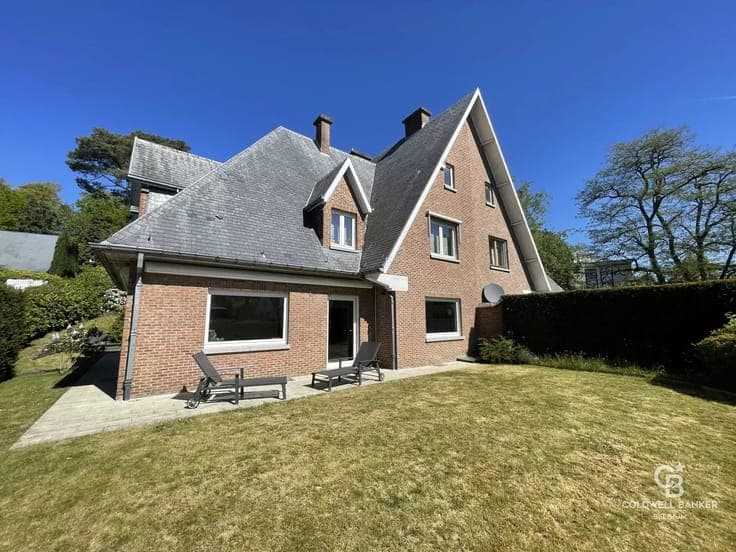 Fully Renovated ±280 sqm House with 5 Bedrooms, southwest-Fa