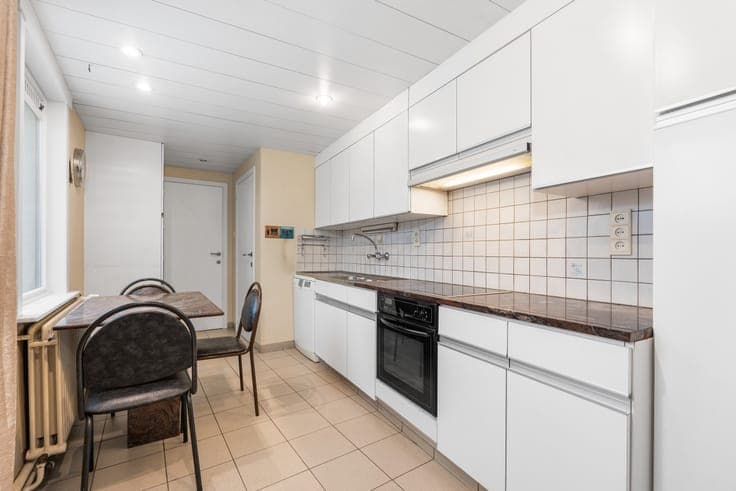 Spacious 6-bedroom home in Sint-Baafs-Vijve