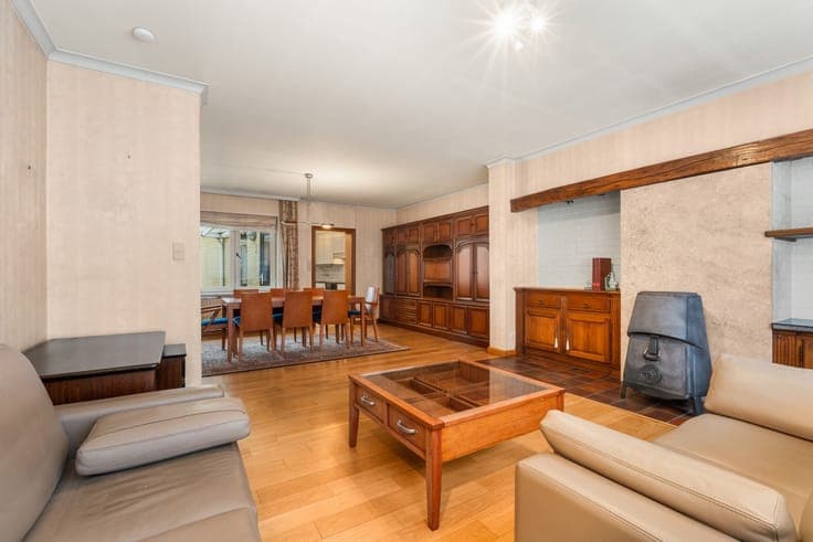Spacious 6-bedroom home in Sint-Baafs-Vijve