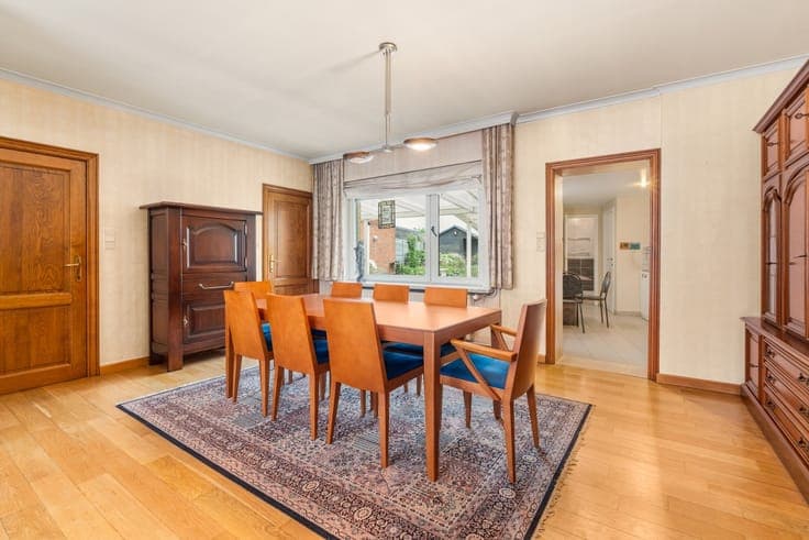 Spacious 6-bedroom home in Sint-Baafs-Vijve