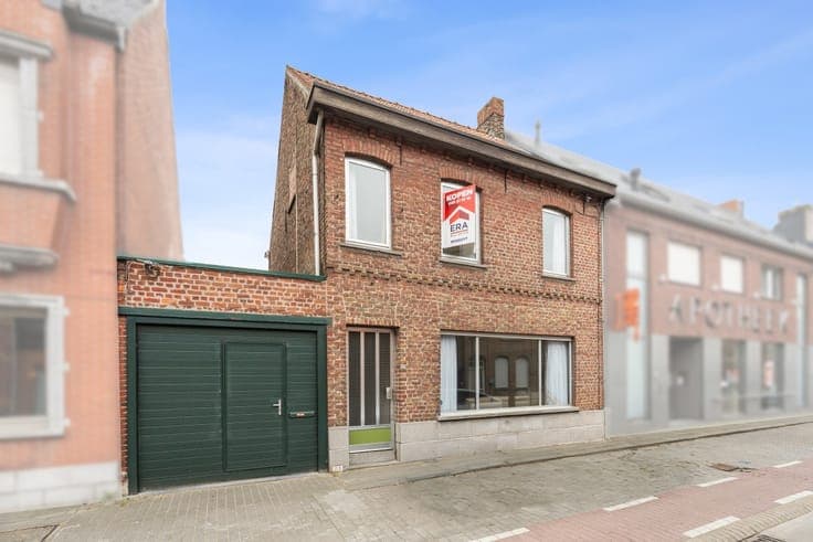 Spacious 6-bedroom home in Sint-Baafs-Vijve