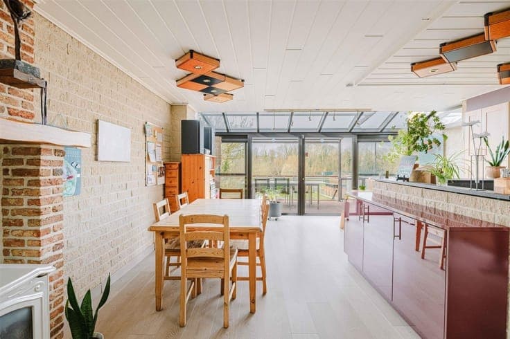 Gezellige rijwoning met vier slaapkamers en aangelegde tuin