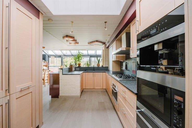 Gezellige rijwoning met vier slaapkamers en aangelegde tuin
