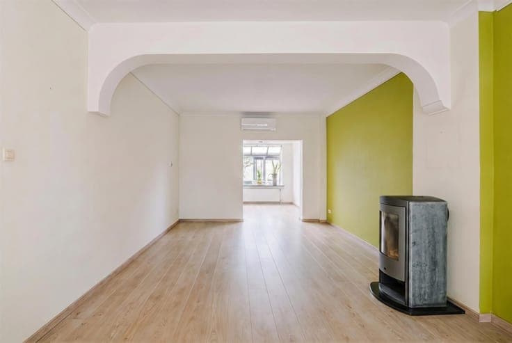 Gezellige rijwoning met vier slaapkamers en aangelegde tuin