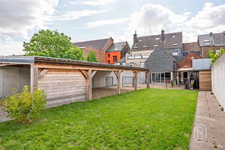 Commercial property with a spacious residence and garden in