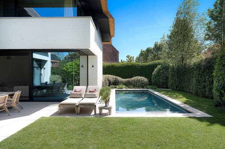 Exclusieve villa met zwembad en prachtige tuin in Knokke.