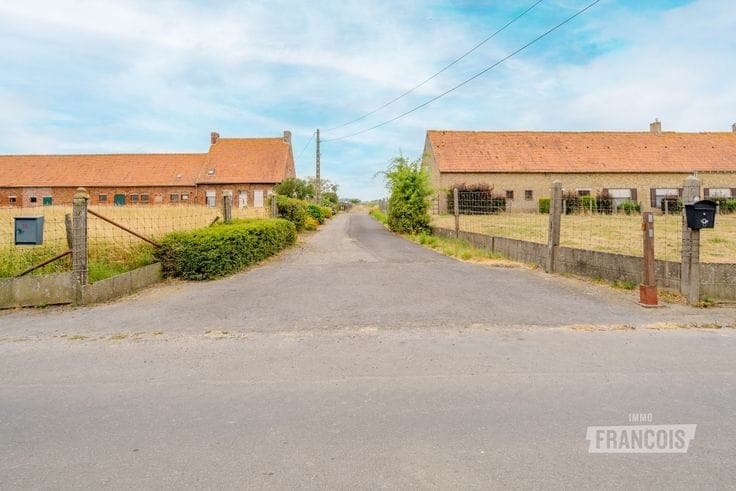 Farmhouse on a 6,269 m² plot with approved change of use to…