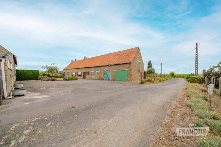 Farmhouse on a 6,269 m² plot with approved change of use to…
