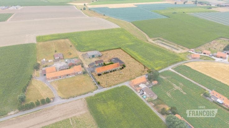 Farmhouse on a 6,269 m² plot with approved change of use to…