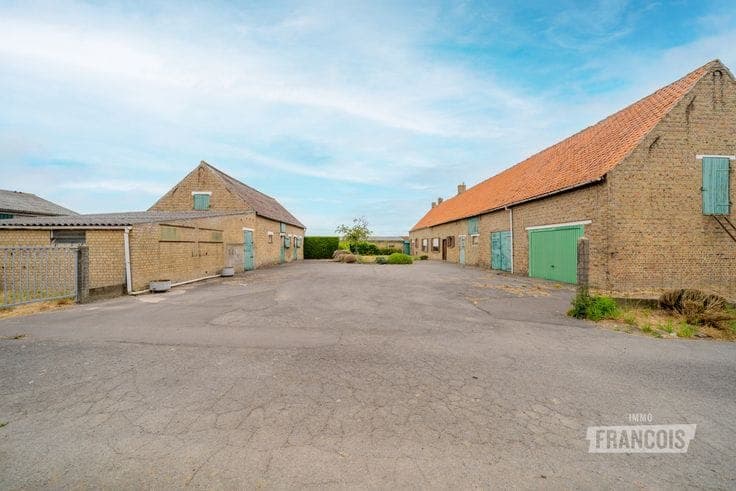 Farmhouse on a 6,269 m² plot with approved change of use to…