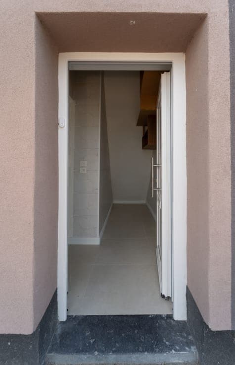 Gerenoveerde lichtrijke hoekwoning aan het water