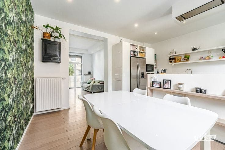 Spacious family home with a garden in a sought-after neighb…