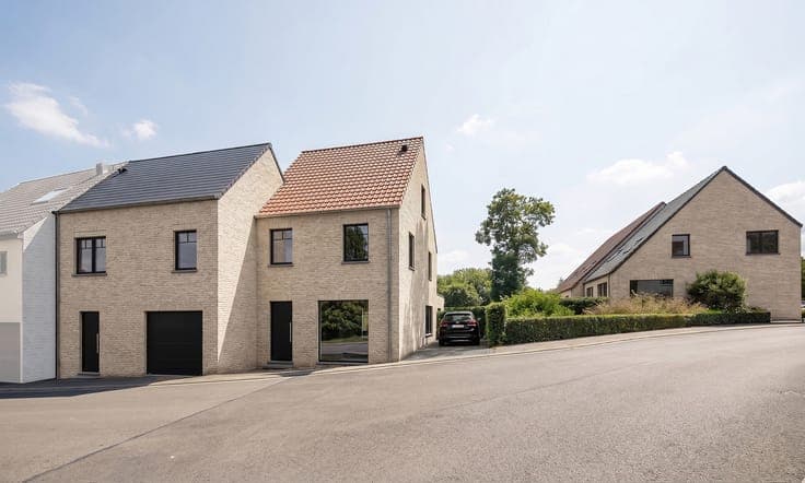 Country-style new-build houses in Ressegem