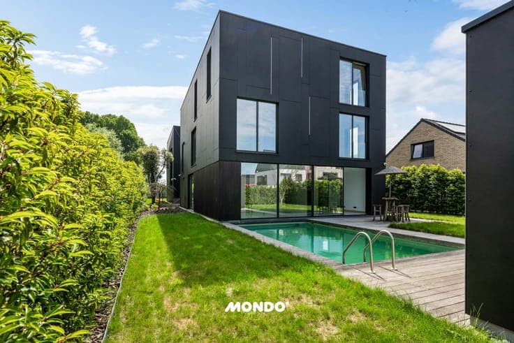 Exclusive high-tech villa