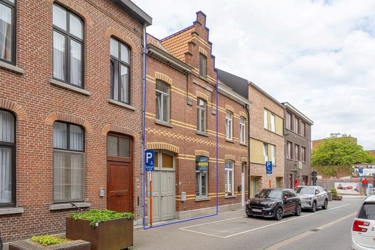 Ready-to-move-in, characterful house with 4 bedrooms and ci