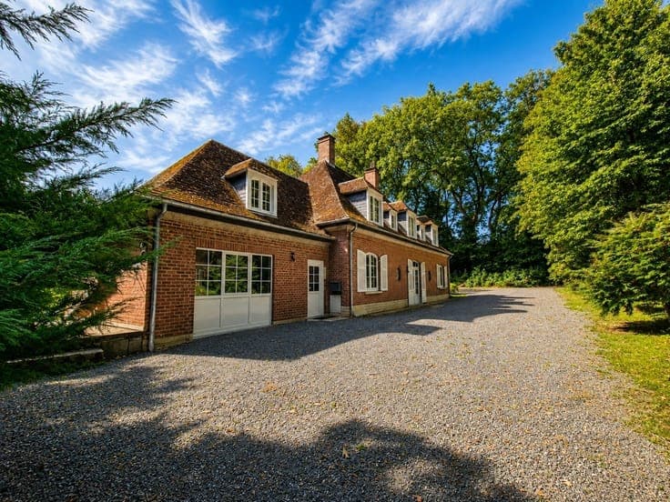 Villa Spacieuse à Chastre-Villeroux, 5 Ch, 2 Sd