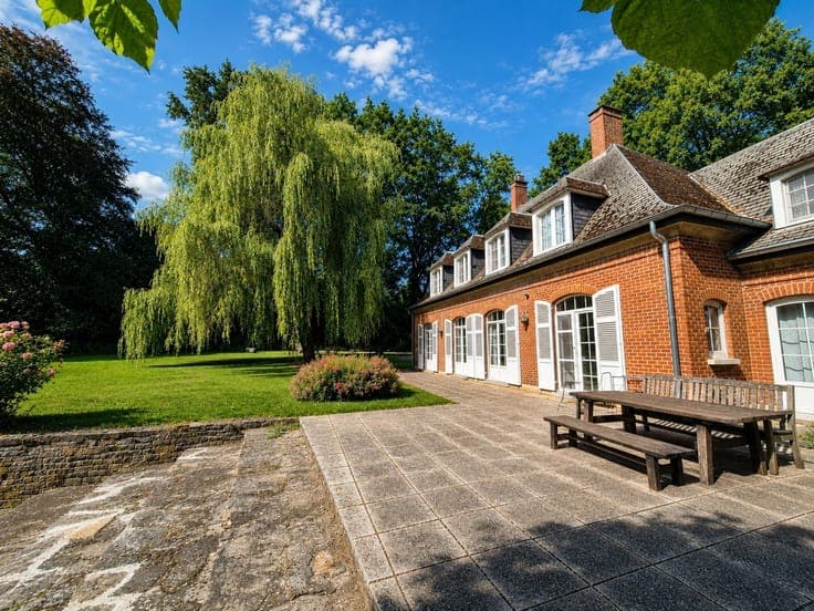 Villa Spacieuse à Chastre-Villeroux, 5 Ch, 2 Sd