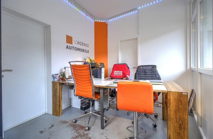 Atelier avec bureau et parking + appartement 2ch