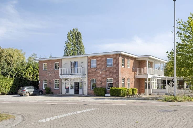 Commercial house “De Kolonie” located on the canal in Brecht