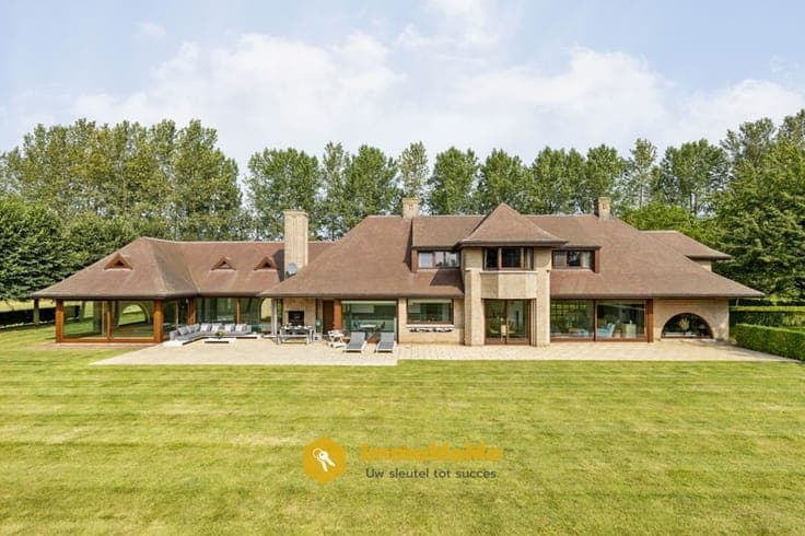 UNIEKE VILLA MET WEILAND EN PAARDENSTALLEN OP EEN TOPLOCA...